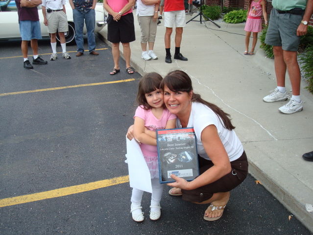 Diane Bauer presented Best Interior by little Miss Fox