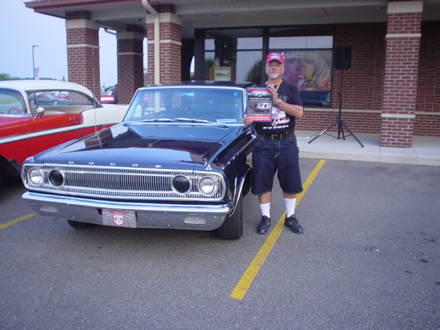 Bob Shaw holds his State Farm Outstanding Cruiser award.