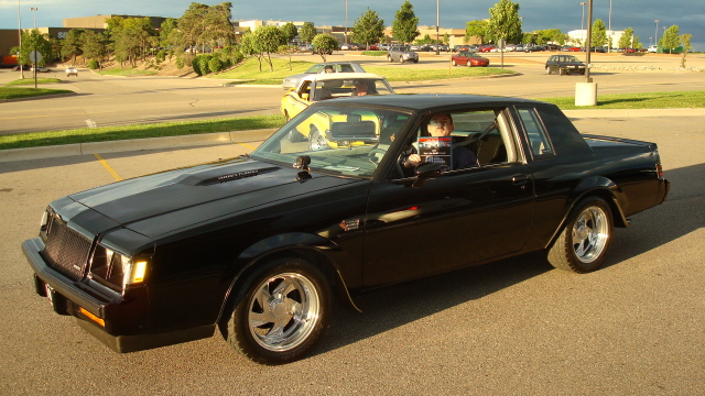 Doug Keller wins the 4 Seasons Best Late Model Cruzer award for his 87 Buick Grand National