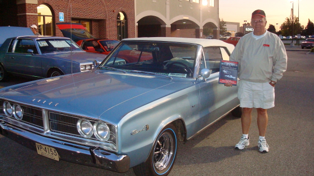 State Farm Outstanding Cruzer award is won by Bill Shobe's nice 66 Dodge Coronet. 500